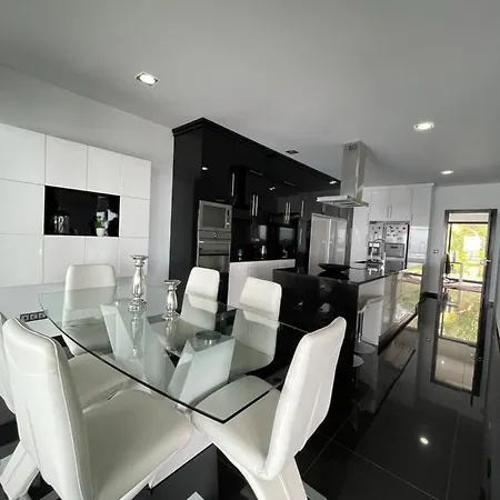 Vivenda Luxuosa * Feteiras