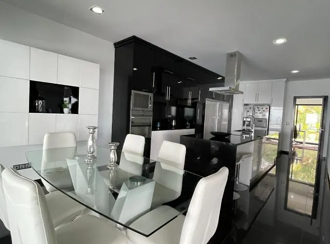 Vivenda Luxuosa * Feteiras